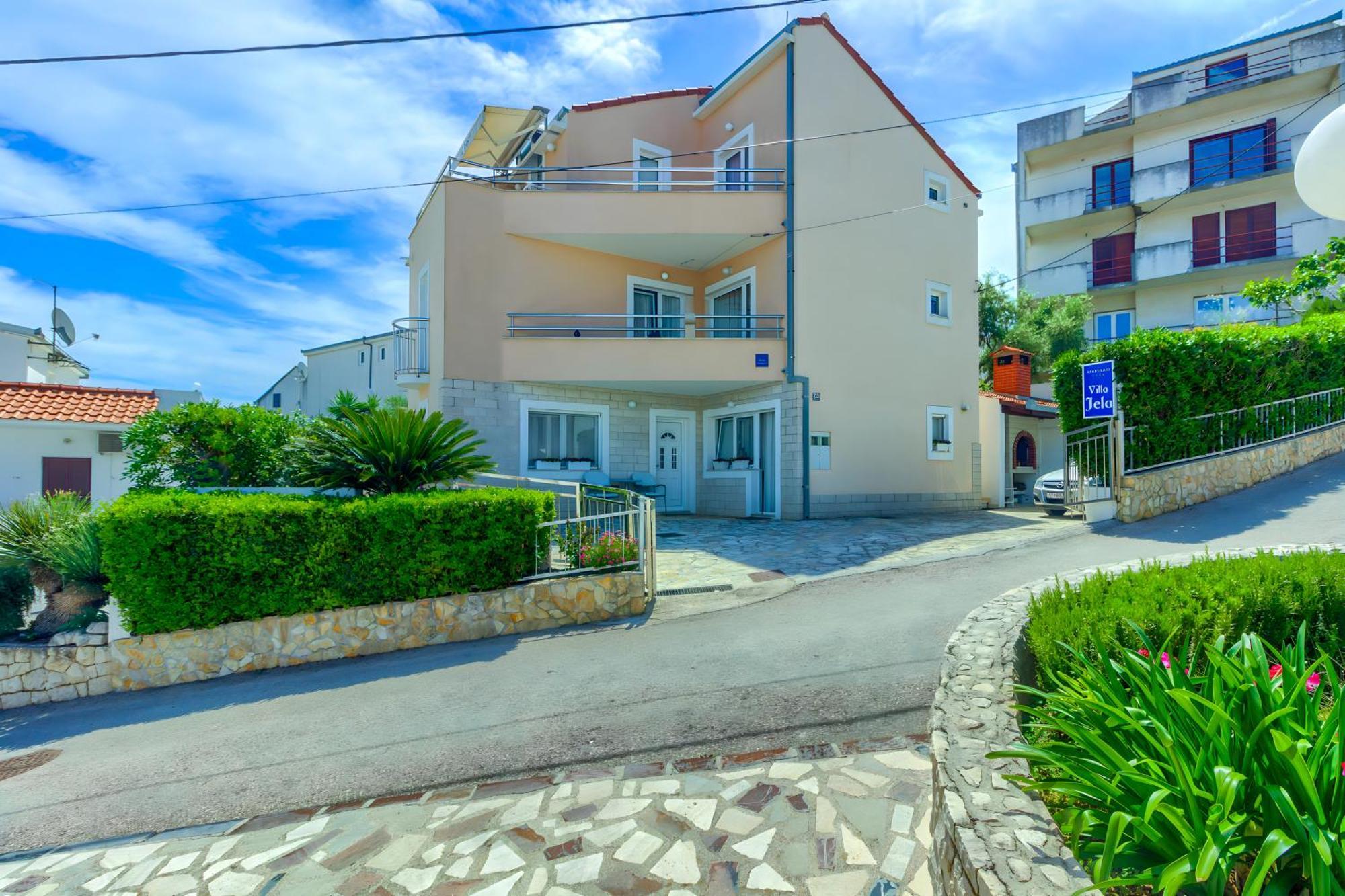 Villa Jela โตรกีร์ ภายนอก รูปภาพ